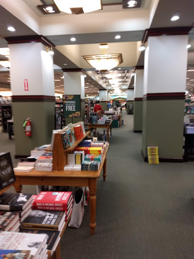 Book Store «Barnes & Noble», reviews and photos, 2800 S Rochester Rd, Rochester Hills, MI 48307, USA