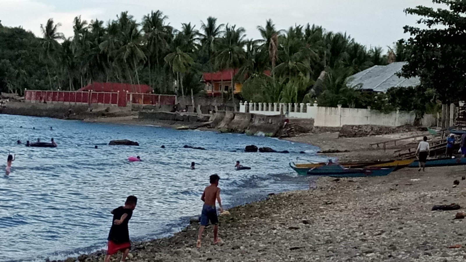 Foto van Ajong Beach met hoog niveau van netheid