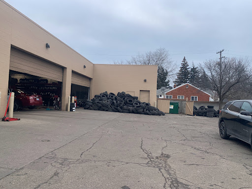 Tire Shop «Discount Tire Store», reviews and photos, 25125 Ford Rd, Dearborn, MI 48128, USA