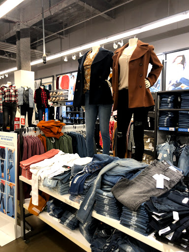 Clothing Store «Old Navy», reviews and photos, 40-24 College Point Blvd, Flushing, NY 11354, USA