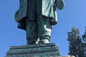 Statue du Colonel Amirouche image