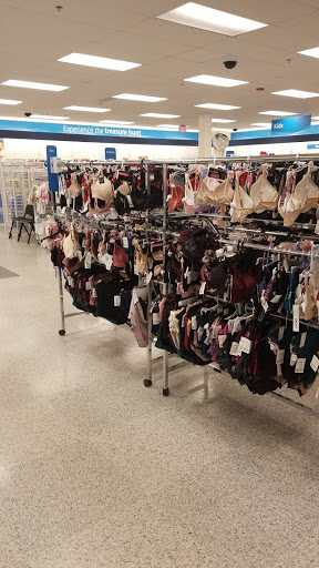 Clothing Store «Ross Dress for Less», reviews and photos, 581 Roosevelt Rd, Glen Ellyn, IL 60137, USA