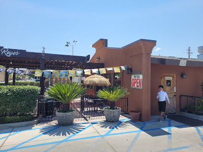 Los Reyes Mexican Grill and Seafood - 257 E Elm Ave, Coalinga, CA 93210