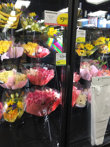 Grocery Store «Alpine Market Place», reviews and photos, 604 W Broad St, Linden, MI 48451, USA