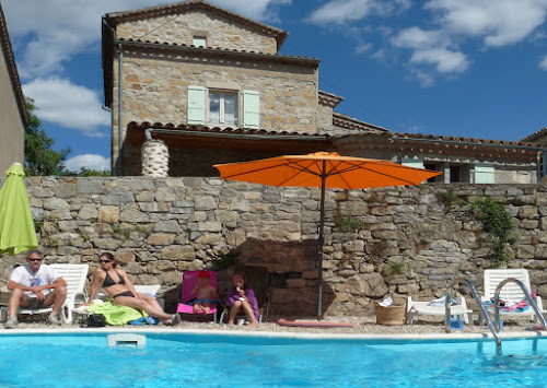 Lodge Gîtes Les eaux Claires : location saisonnière gîte avec piscine (Ardèche, Auvergne, Rhône Alpes) Saint-Paul-le-Jeune