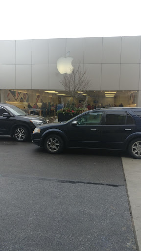 Computer Store «Apple Suburban Square», reviews and photos, 61 Saint James Pl, Ardmore, PA 19003, USA