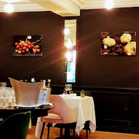 Atmosphère du Restaurant gastronomique Ermitage de Corton à Chorey-les-Beaune - n°10