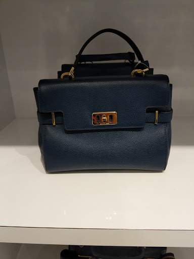 Fashion Accessories Store «Michael Kors», reviews and photos, 1101 Outlet Collection Way #1010, Auburn, WA 98001, USA