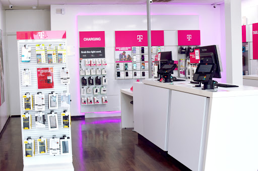Cell Phone Store «T-Mobile», reviews and photos, 8303 Hwy 6 N, Houston, TX 77095, USA
