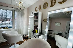 Luna Grace Beauty Bar image