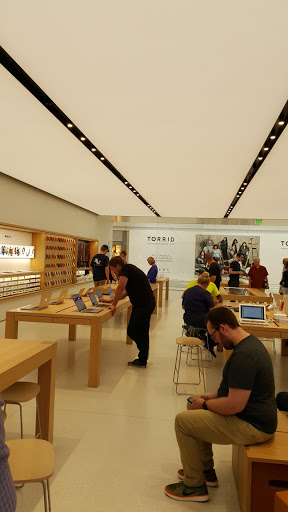 Computer Store «Apple Woodland», reviews and photos, 3195 28th St SE, Grand Rapids, MI 49512, USA