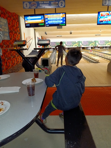 Bowling Alley «Levittown Lanes», reviews and photos, 8815 New Falls Rd, Levittown, PA 19054, USA