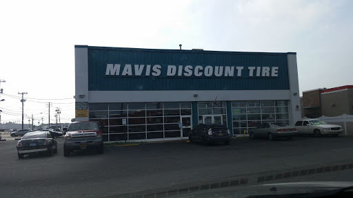 Tire Shop «Mavis Discount Tire», reviews and photos, 1919 Broadhollow Rd, Farmingdale, NY 11735, USA
