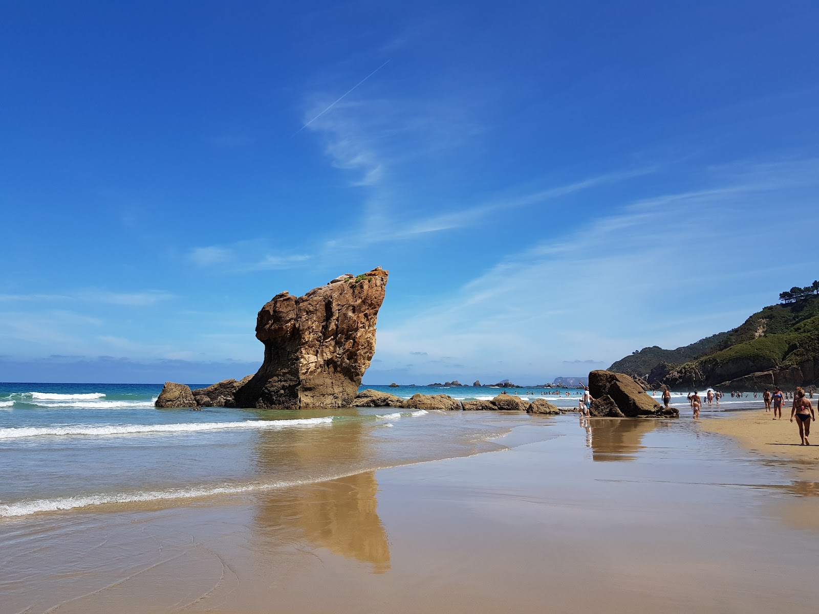 Photo de Plage d'Aguilar avec un niveau de propreté de très propre