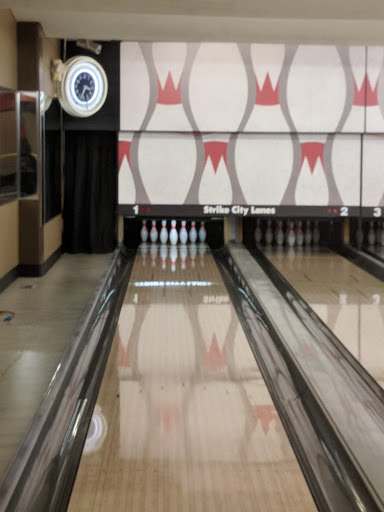Bowling Alley «Strike City Lanes Bowling Center», reviews and photos, 1170 OR-99, Eugene, OR 97402, USA