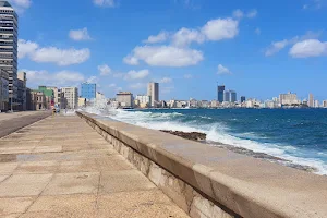 Malecón de Habana image