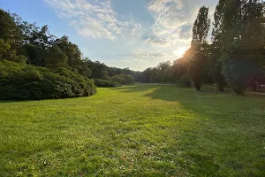 Parc boisé de la Vallée-aux-Loups image