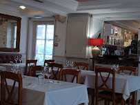 Atmosphère du Restaurant Brasserie Le Parisien à Tournus - n°4