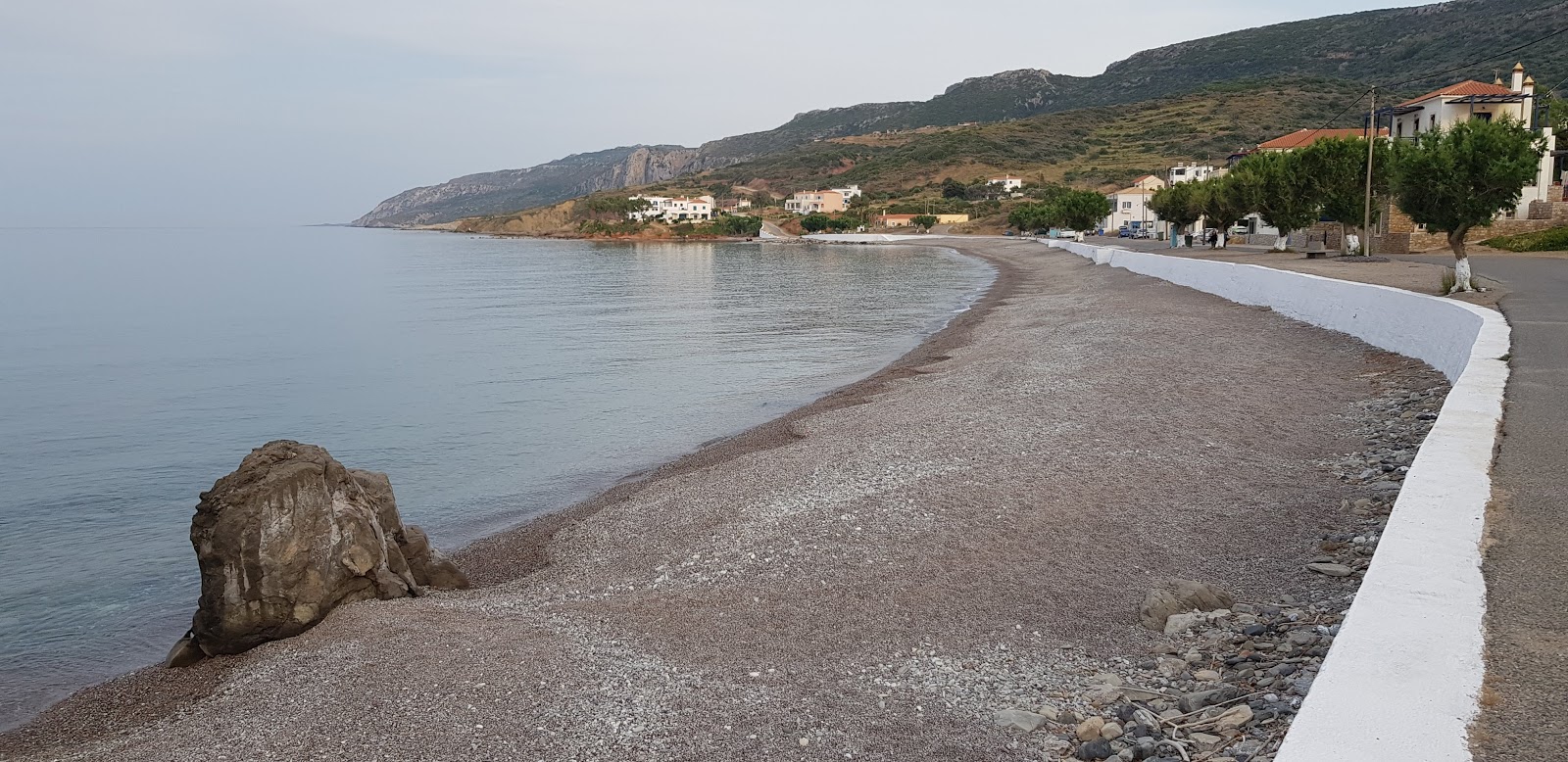Agios Pelagia beach II'in fotoğrafı mavi saf su yüzey ile
