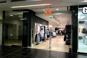 H&M image