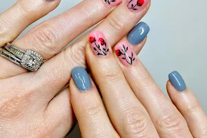 Hibiscus Nails by Mako image