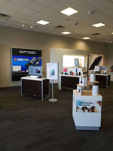 Cell Phone Store «Verizon», reviews and photos, 1015 W Lake St, Minneapolis, MN 55408, USA