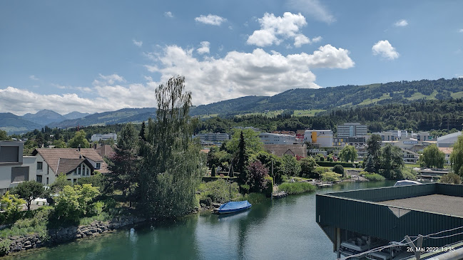 Kommentare und Rezensionen über Parkplatz auf der Schiffswerft Hurden