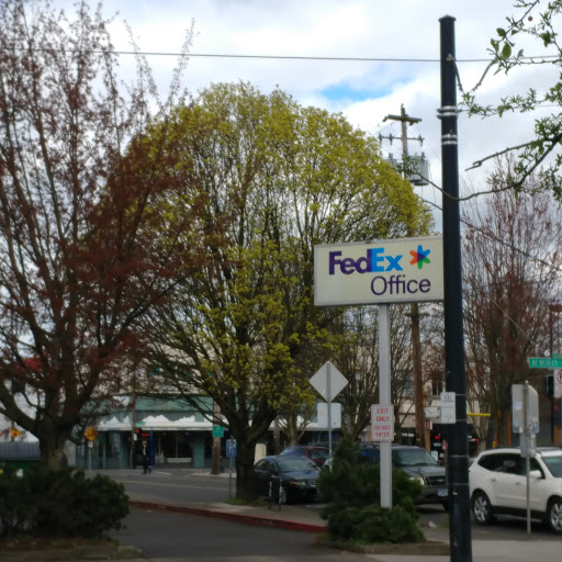 Print Shop «FedEx Office Print & Ship Center», reviews and photos, 1605 NE 7th Ave, Portland, OR 97232, USA