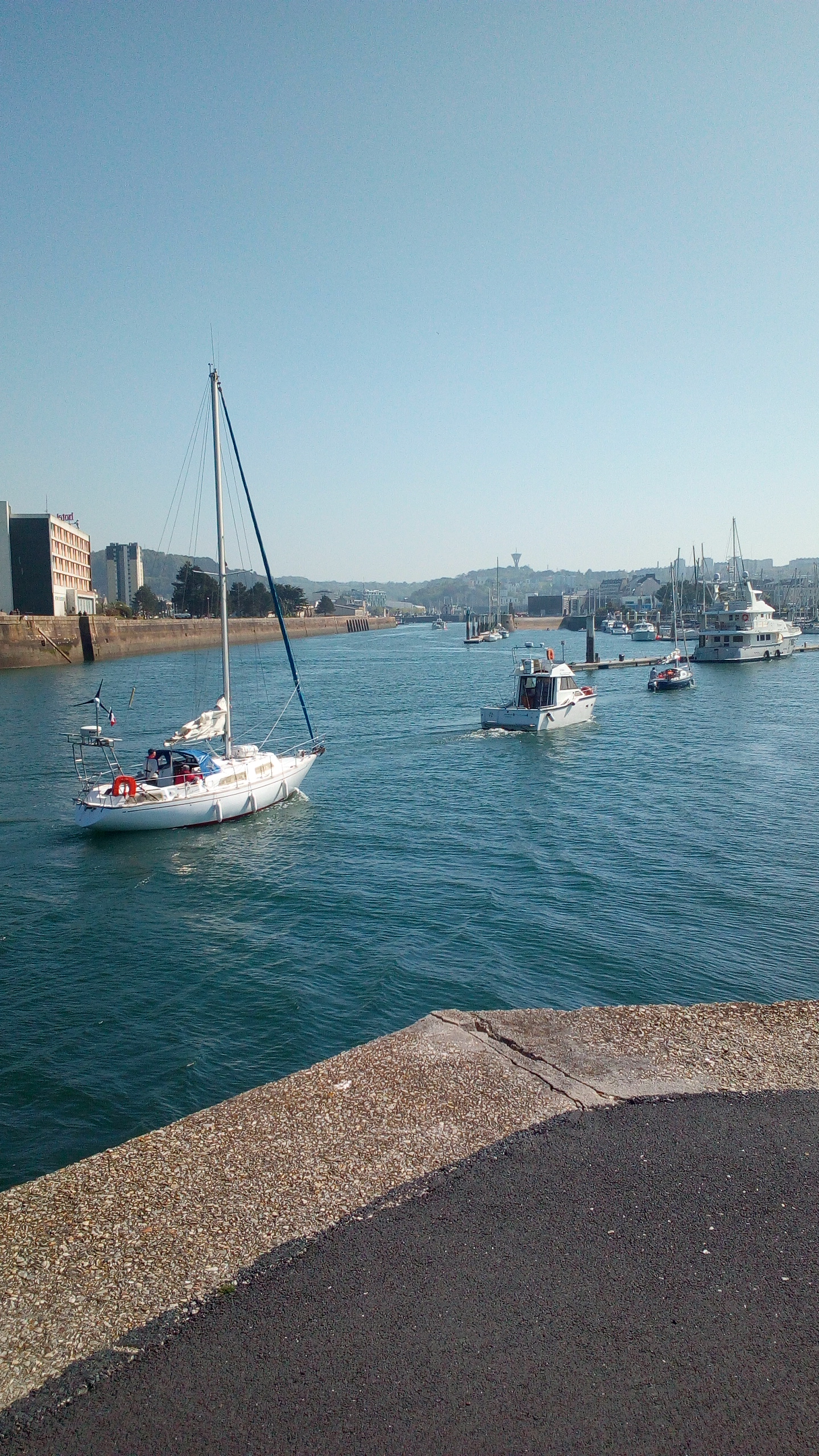 Photo n° 6 de l'avis de Corinthe.. fait le 22/04/2019 à 06:29