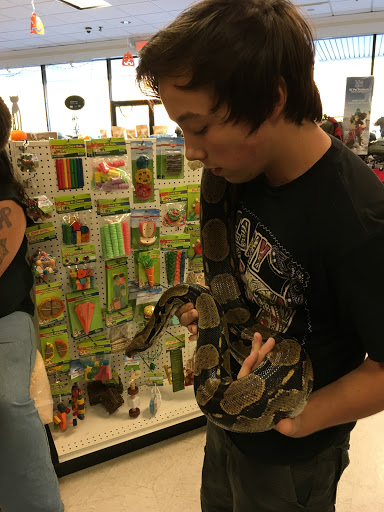 Pet Supply Store «Pet Life | Supplies, Services & Knowledge», reviews and photos, 4 Scamman St, Saco, ME 04072, USA