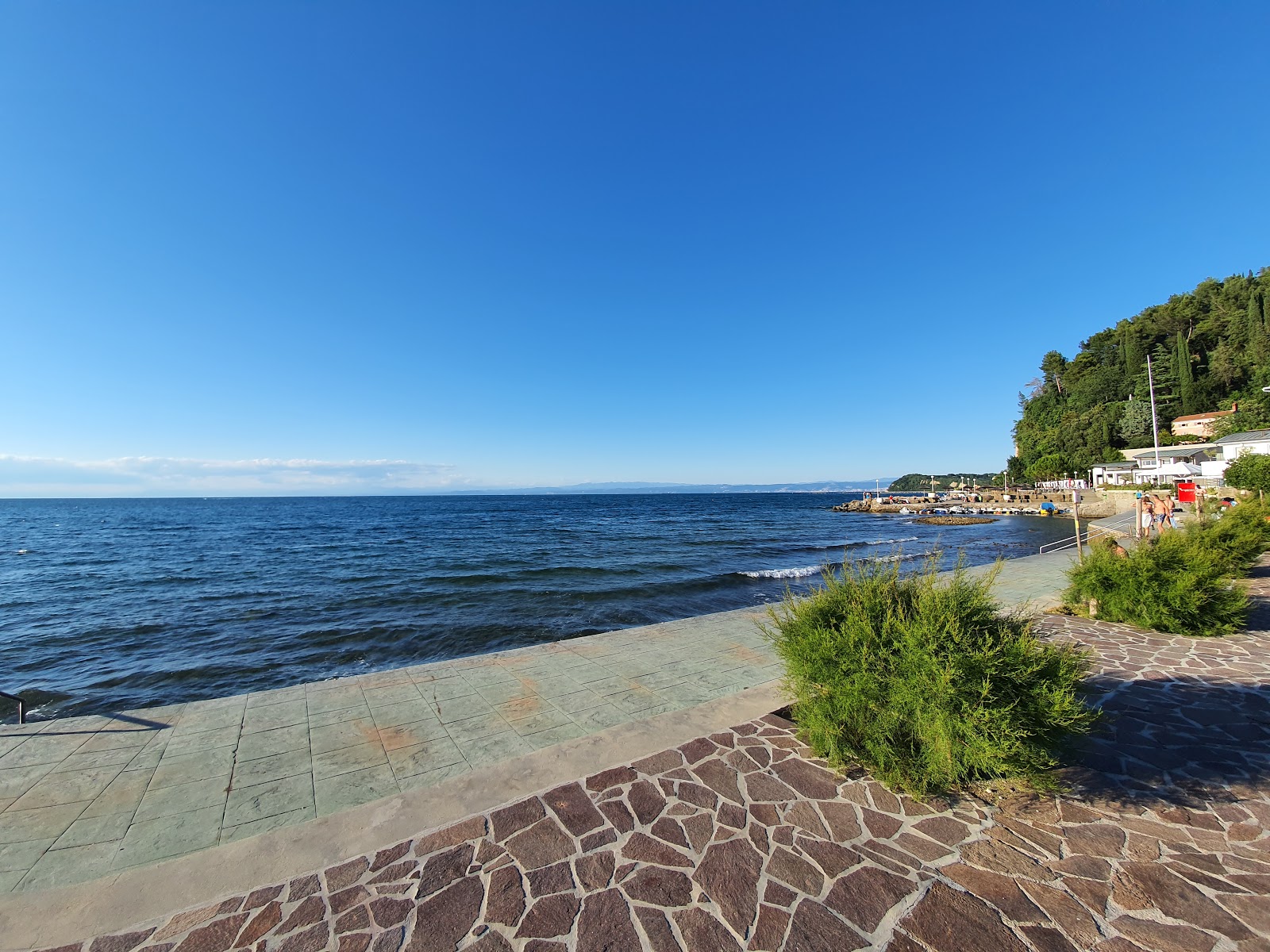 Φωτογραφία του Fiesa beach με επίπεδο καθαριότητας πολύ καθαρό