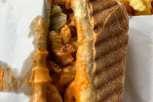 Elo's Burger & Baguette image