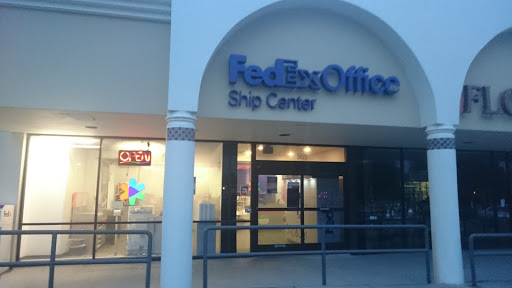 Shipping and Mailing Service «FedEx Office Ship Center», reviews and photos, 5455 N MacArthur Blvd, Irving, TX 75038, USA