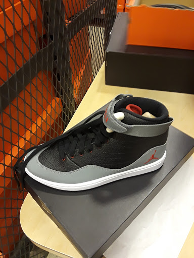 Sporting Goods Store «Nike Factory Store», reviews and photos, 20 Killingworth Tpke #155, Clinton, CT 06413, USA