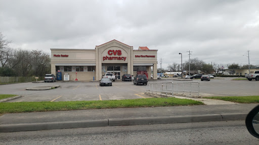 CVS, 110 S King St, Seguin, TX 78155, USA, 