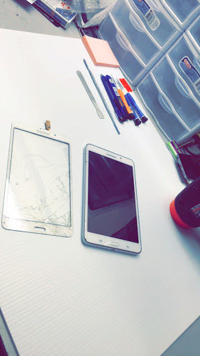 Cell Phone Store «iphone solutions», reviews and photos, 117 S Broadway, Lawrence, MA 01841, USA