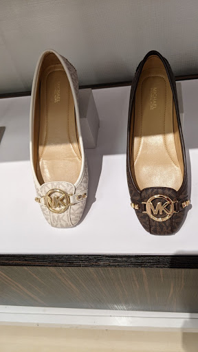 Fashion Accessories Store «Michael Kors», reviews and photos, 100 Citadel Dr #456, Commerce, CA 90040, USA