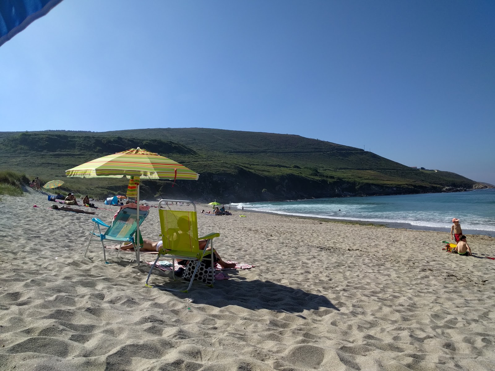 Zdjęcie Praia de Seaia poparte klifami