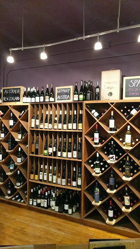 Wine Store «The Wine Merchant», reviews and photos, 3972 Edwards Rd, Cincinnati, OH 45209, USA