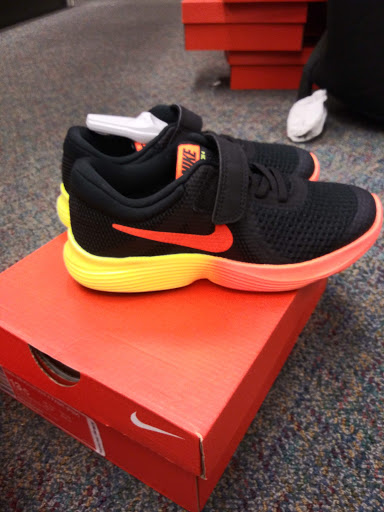 Shoe Store «Shoe Carnival», reviews and photos, 1920 N Dixie Hwy, Elizabethtown, KY 42701, USA