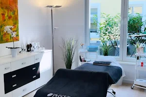 Men‘s Care Frankfurt - Kosmetik, Massage, Dauerhafte Laser Haarentfernung, Fußpflege & Maniküre für Männer image