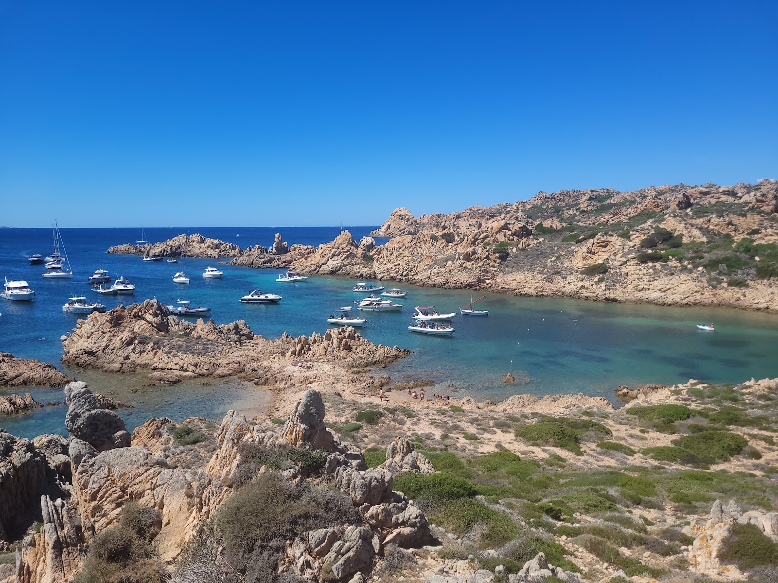 Foto de Lunga Cove con terreno rocoso superficie