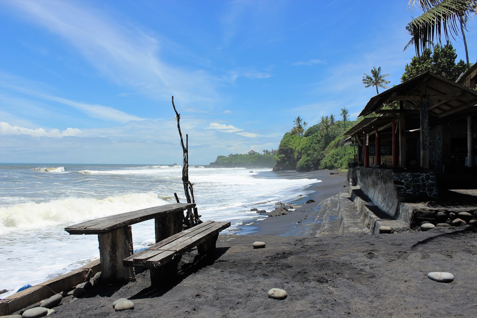 Photo de Balian Beach avec l'eau cristalline de surface