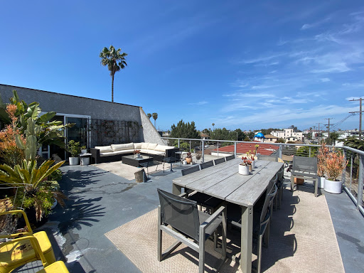 Trey Alligood Real Estate Agent Douglas Elliman Beverly Hills The Alligood Real Estate Group DRE 02099406 image