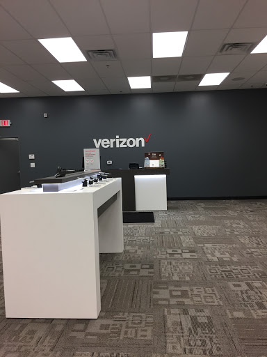 Cell Phone Store «Verizon Authorized Retailer - A Wireless», reviews and photos, 1 Rte 37 W #101, Toms River, NJ 08753, USA