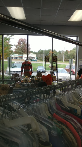 Thrift Store «Goodwill Bailey Bridge Retail Store», reviews and photos, 11749 Hull Street Rd, Midlothian, VA 23112, USA