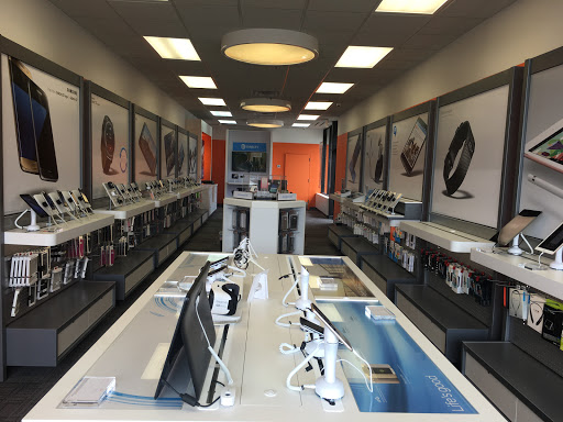 Cell Phone Store «AT&T Authorized Retailer», reviews and photos, 223 N Main St, Sayville, NY 11782, USA