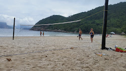 Praia de Imbuhy'in fotoğrafı uçurumlarla desteklenmiş