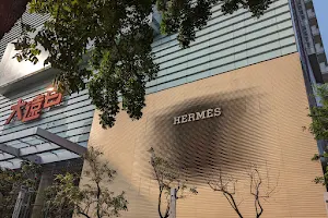 HERMÈS Top City Store image