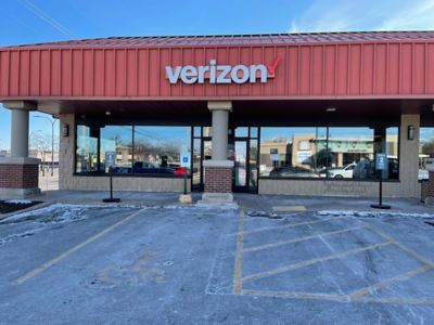 Cell Phone Store «Verizon», reviews and photos, 4965 S 76th St, Greenfield, WI 53220, USA